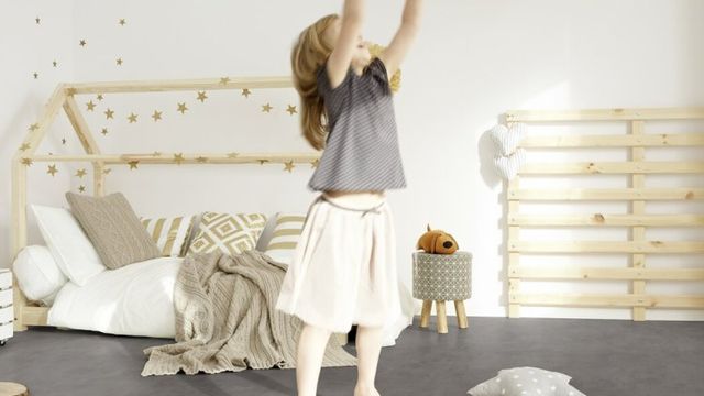 Quel sol PVC choisir pour une chambre : confort et silence