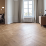 Lumière dorée sur un parquet ancien